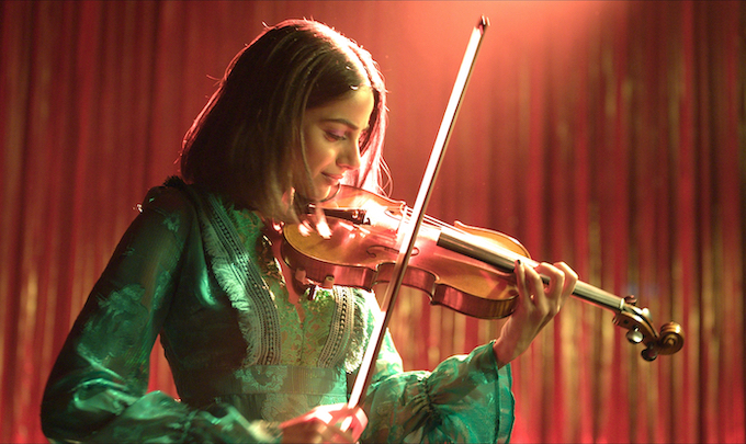 Kavita spielt leidenschaftlich gerne Violine. 