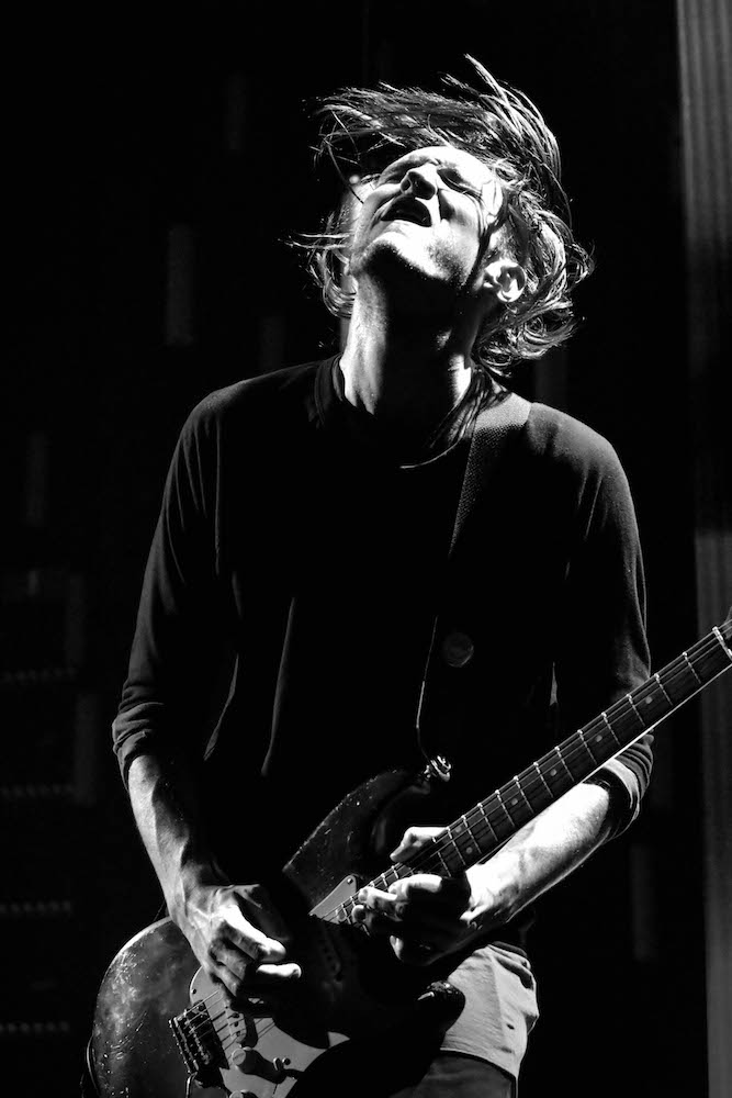 So sieht Leidenschaft aus. Josh Klinghoffer an der Gitarre. 