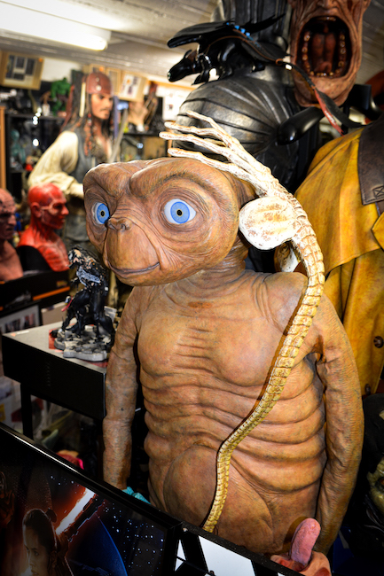E.T. in Originalgrösse empfängt beim Betreten der Sammlung. 