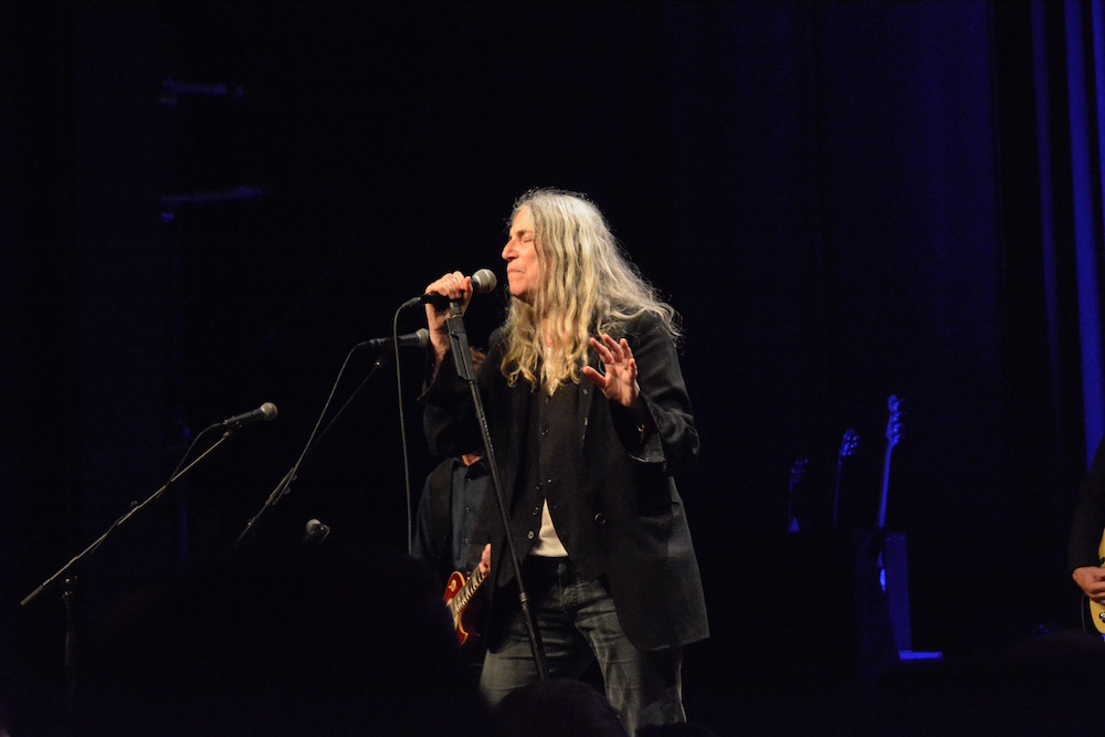 Patti Smith war mit vier Musikern auf der Bühne. 