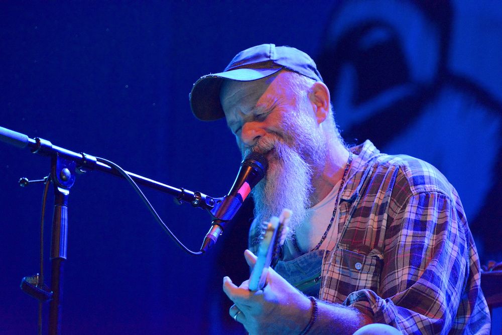 Seasick Steve wirkt verträumt. 