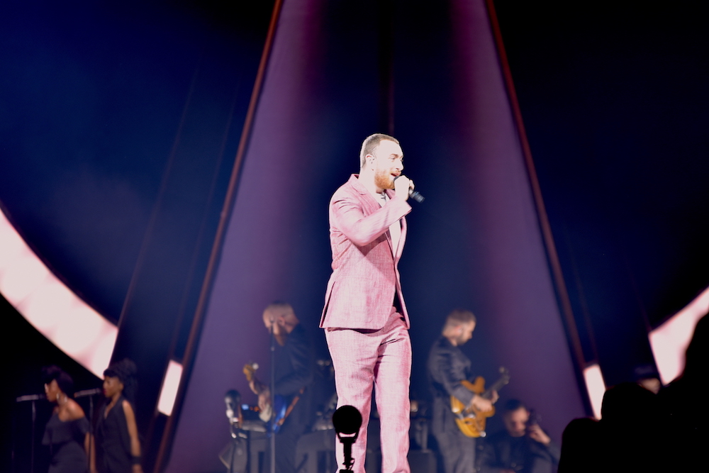 Sam Smith in rosa. 