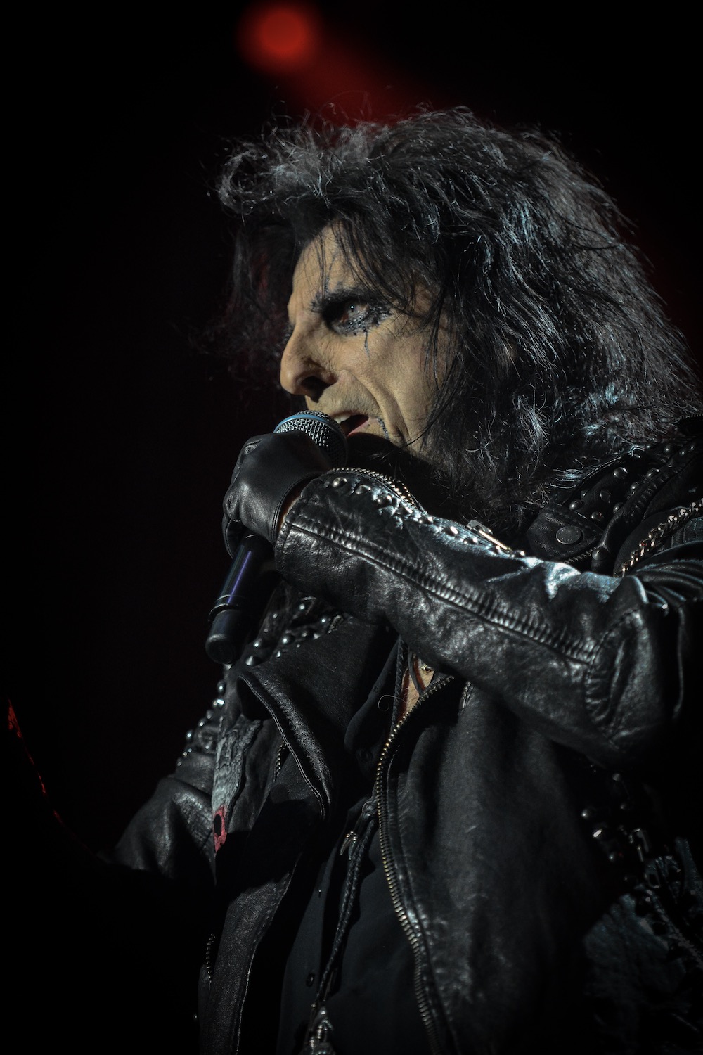 Schwarz ist bei Alice Cooper Pflicht, ...