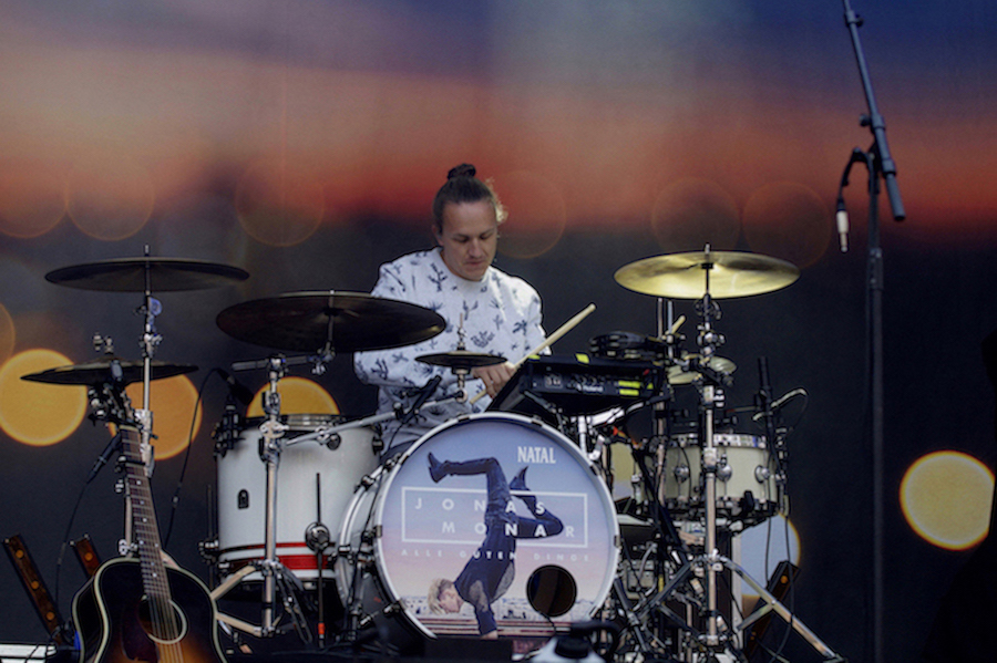 Der Drummer von Jonas Monar. 