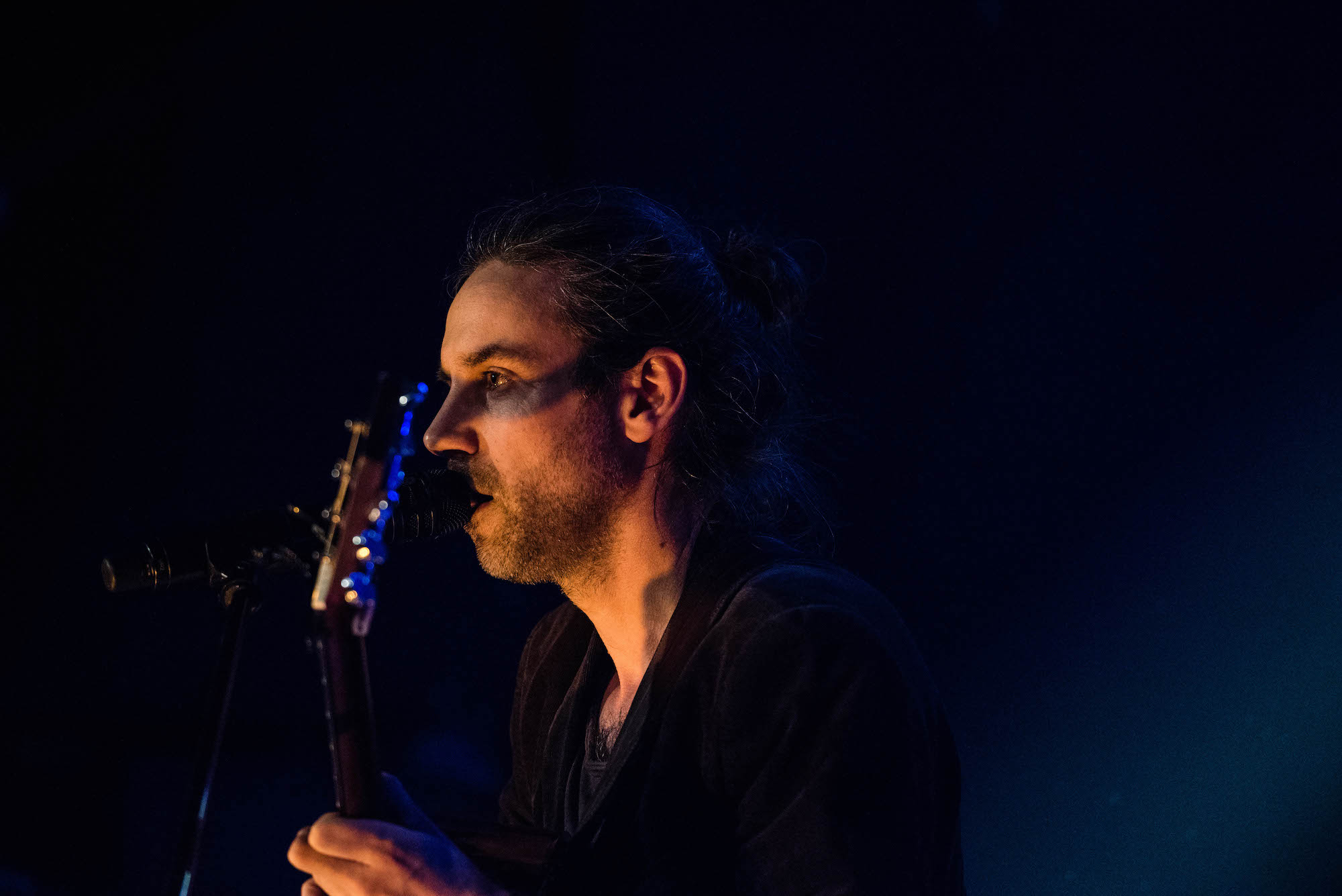 Ostertag ist ebenfalls Teil von Philipp Poisels Band. 