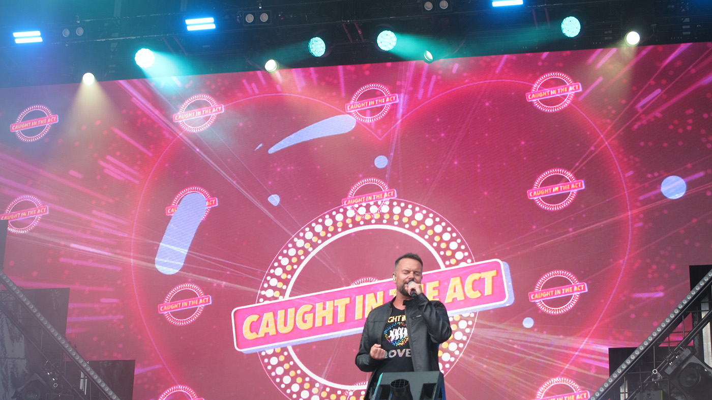 Lee ist seit über 30 Jahren ein Gesicht von Caught in the Act.