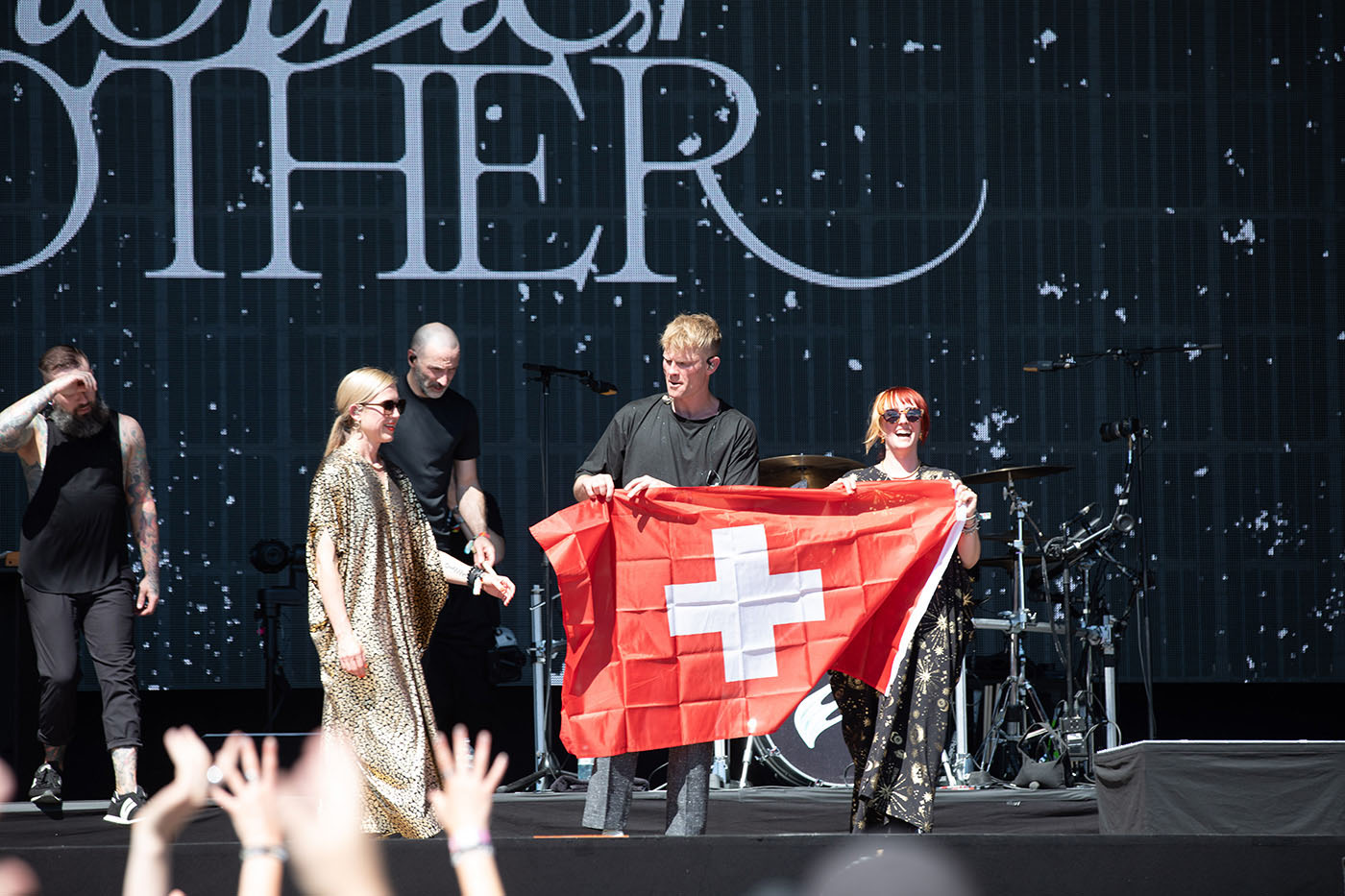 Kanadier mit Schweizer Flagge - kann man machen.