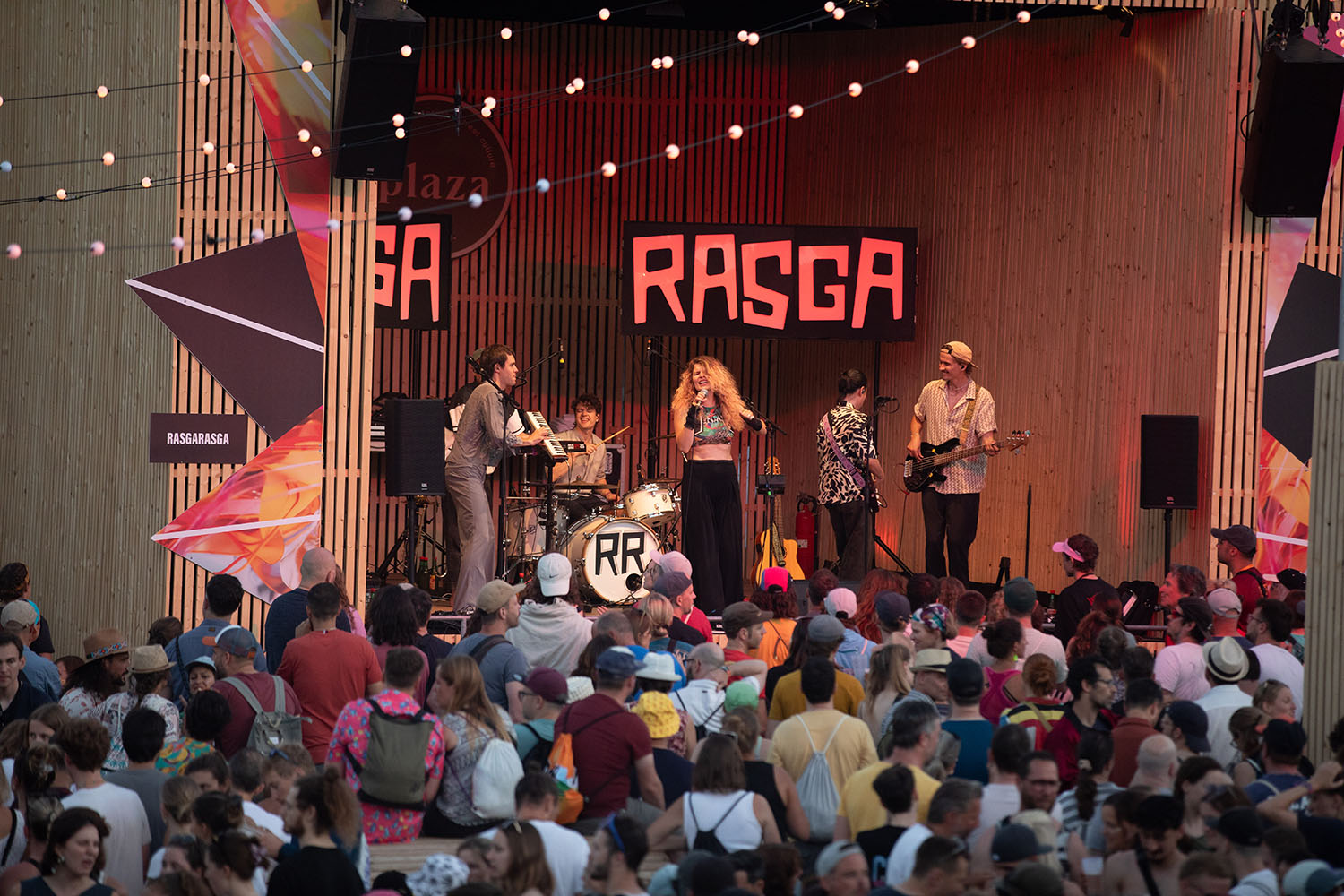 RasgaRasga aus Deutschland sind mindestens viersprachig unterwegs. 