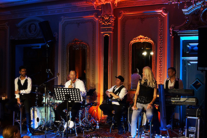 Die Band im schönen Saal des Grandhotel Giessbach. 