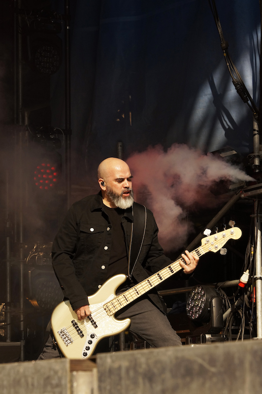 Raul setzt mit dem Bass Akzente. 