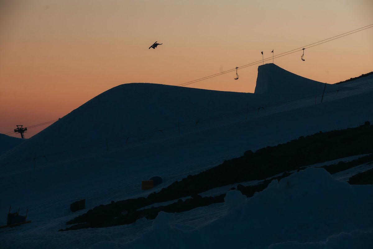 Nächtlicher Snowboardspass No.1 mit Mark Mc Morris. (© OR Blatt)