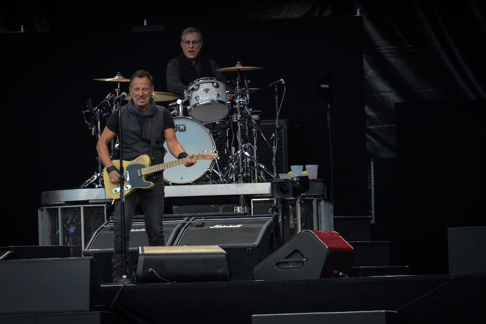 Gebt ihm eine Gitarre und Bruce Springsteen begeistert ein volles Stadion. 