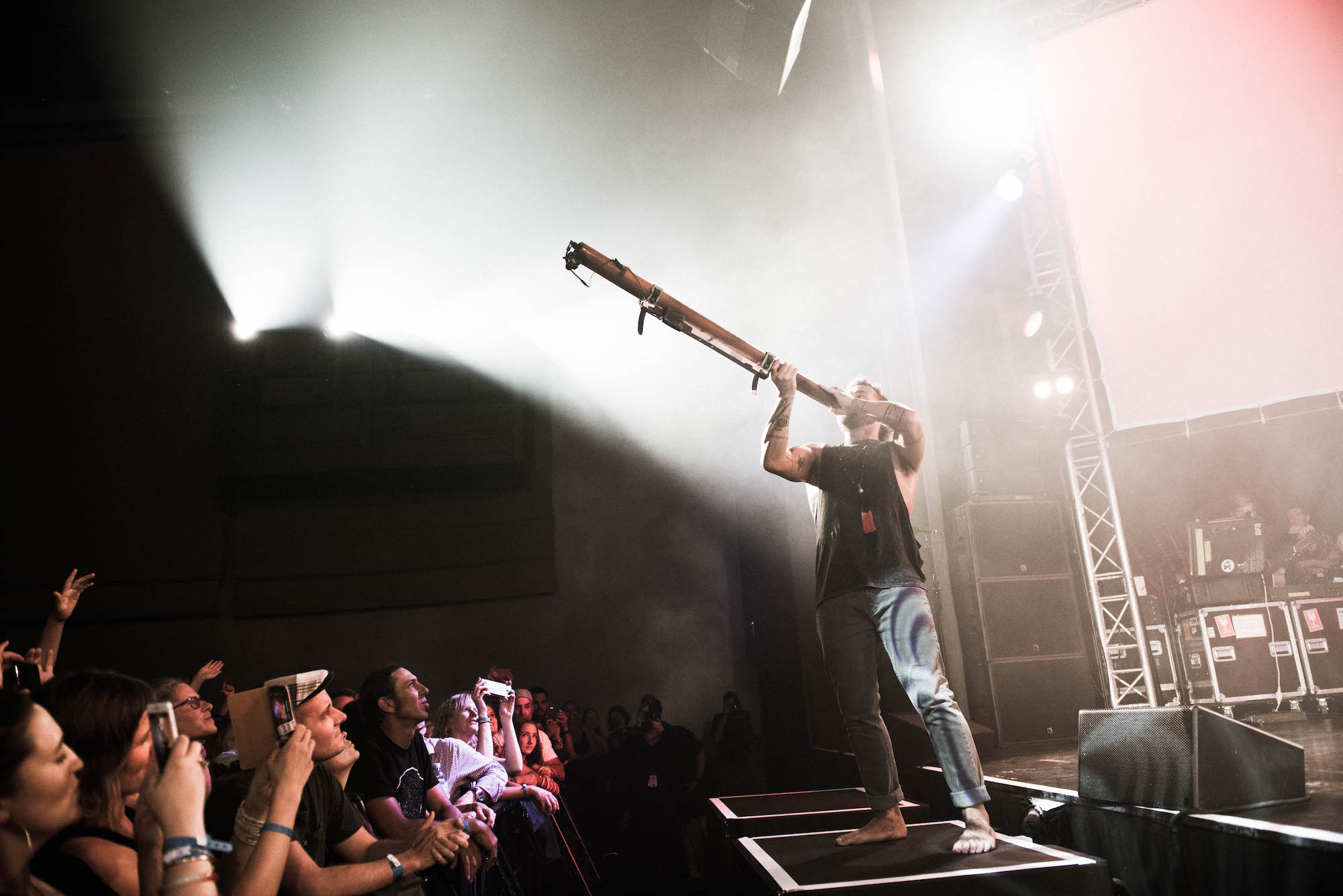 Das Didgeridoo gehört zu Xavier Rudd. 